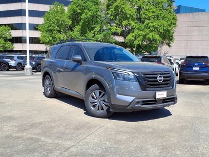 New 2025 Nissan Pathfinder SV w/ SV Premium Package
