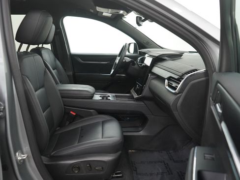 Used 2024 GMC Acadia Elevation w/ Luxury Package AWD/4WD image 11
