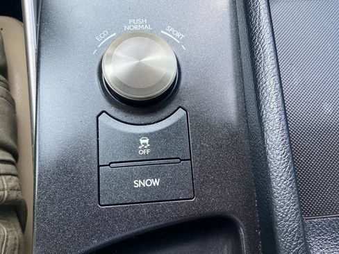 Used 2016 Lexus IS 200t RWD image 34