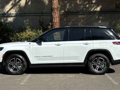 New 2023 Jeep Grand Cherokee Trailhawk w/ Advanced Protech Group II image 6
