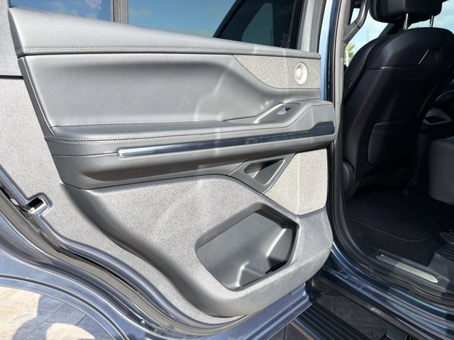 New 2027 Lincoln Navigator Reserve w/ Jet Appearance Package AWD/4WD image 13
