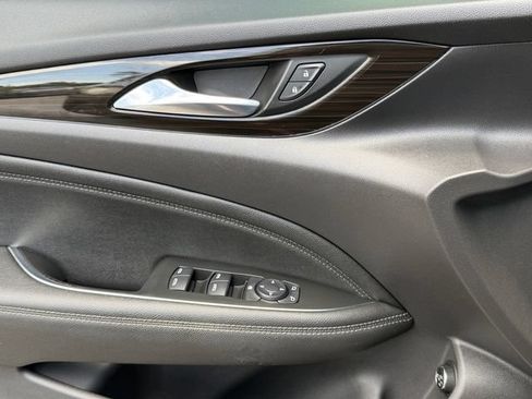 Used 2020 Buick Regal Essence AWD/4WD image 28