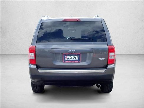 Used 2017 Jeep Patriot High Altitude FWD image 3