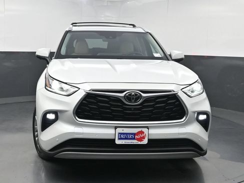 Used 2024 Toyota Highlander Platinum AWD/4WD image 42