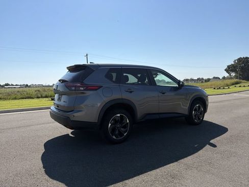 Used 2024 Nissan Rogue SV AWD/4WD image 5