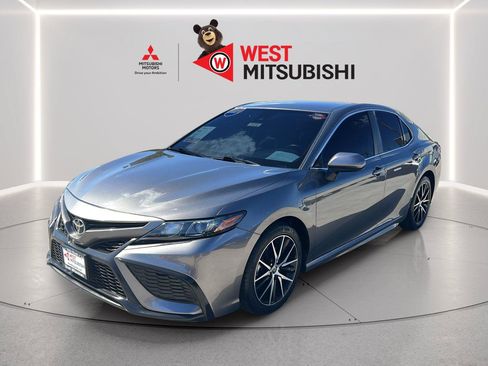Used 2021 Toyota Camry SE FWD image 1