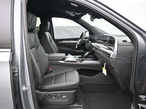 New 2026 Cadillac Escalade 4WD w/ LPO, Floor Liner Package image 13