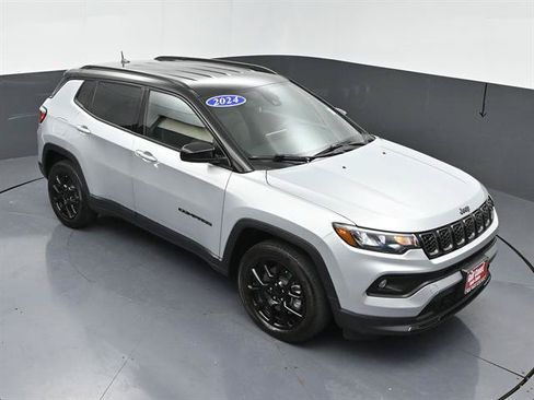 Used 2024 Jeep Compass Latitude w/ Altitude Special Edition AWD/4WD image 37