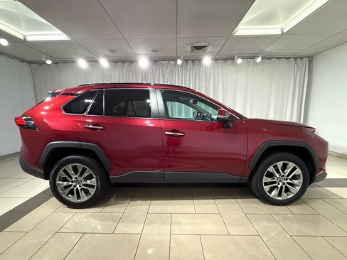 Used 2019 Toyota RAV4 Limited w/ Cold Weather Package AWD/4WD image 6