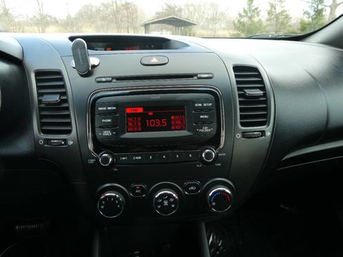 Used 2017 Kia Forte LX FWD image 16