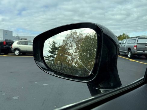 New 2026 Chrysler Pacifica Limited w/ Uconnect Theater Family Group image 14