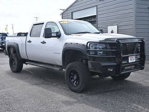 Used 2011 Chevrolet Silverado 2500 LT w/ Interior Plus Package AWD/4WD image 2