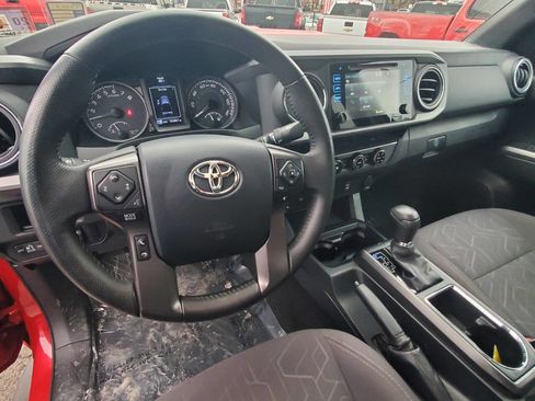 Used 2017 Toyota Tacoma TRD Sport w/ Exterior Package image 11