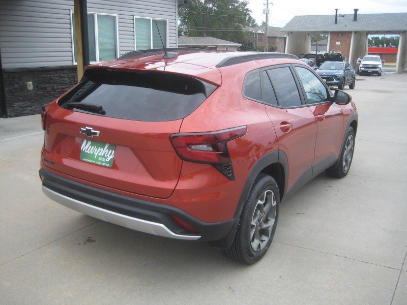 Used 2024 Chevrolet Trax LT w/ Driver Confidence Package FWD image 7