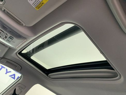 Used 2019 Toyota RAV4 XLE Premium FWD image 30