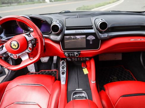 Used 2017 Ferrari GTC4Lusso AWD/4WD image 22