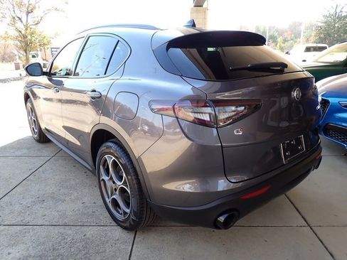 New 2025 Alfa Romeo Stelvio Sprint image 3