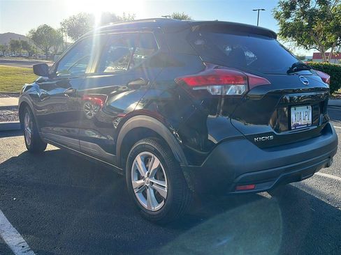 Used 2018 Nissan Kicks S FWD image 4