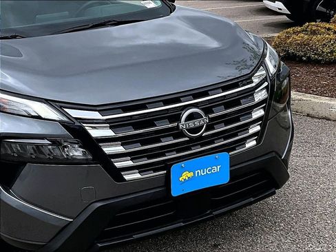 Used 2025 Nissan Rogue SV AWD/4WD image 30