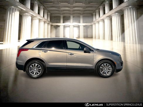 Used 2018 Cadillac XT5 Luxury w/ Driver Awareness Package image 3