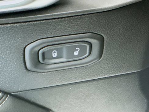 Used 2020 Jeep Gladiator Overland AWD/4WD image 19