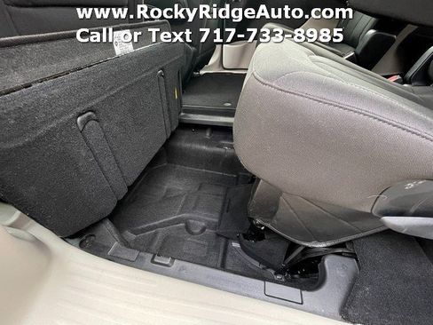 Used 2023 Chrysler Voyager LX image 32