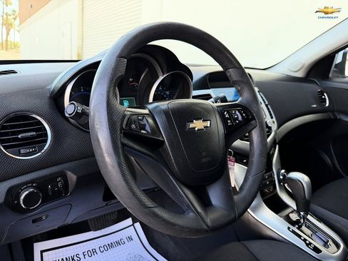 Used 2016 Chevrolet Cruze LT FWD image 16