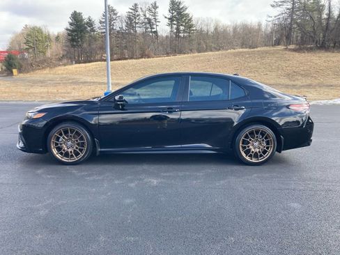 Used 2023 Toyota Camry SE image 4