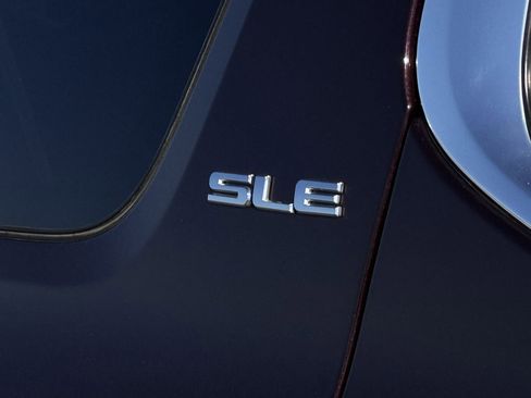 Used 2017 GMC Acadia SLE image 11