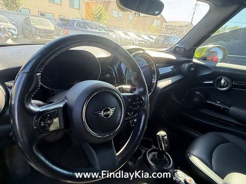 Used 2022 MINI Cooper Convertible w/ Premium Package image 6