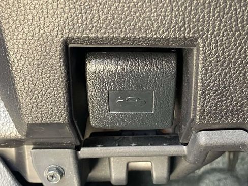 Used 2025 Toyota Tacoma SR RWD image 28
