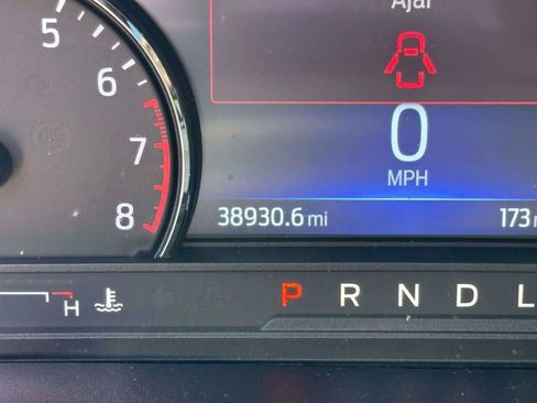 Used 2022 Ford Explorer XLT w/ Equipment Group 202A AWD/4WD image 29