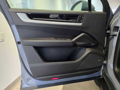 Used 2024 Porsche Cayenne S image 25