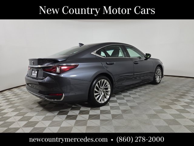 Used 2023 Lexus ES 300h Ultra Luxury w/ Accessory Package (Z2) FWD image 10