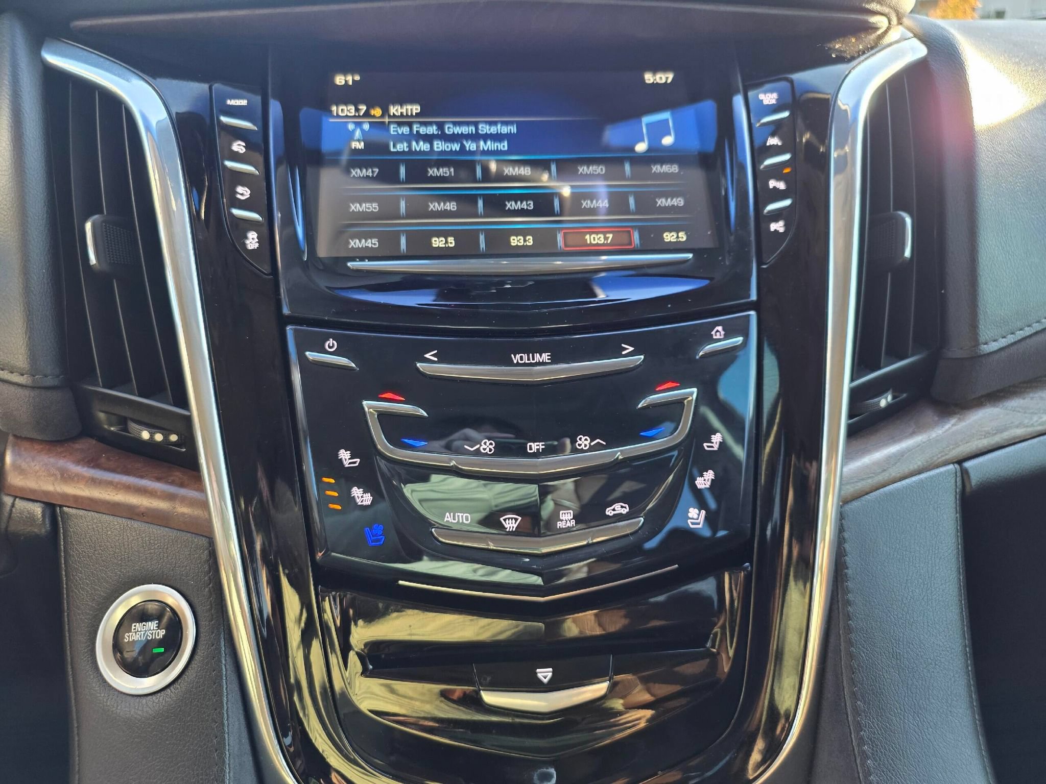 Used 2017 Cadillac Escalade Luxury AWD/4WD image 17