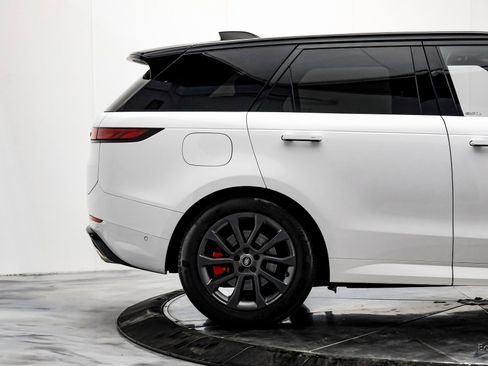Used 2025 Land Rover Range Rover Sport Dynamic SE image 17