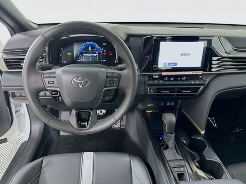 Used 2026 Toyota Camry SE AWD/4WD image 19