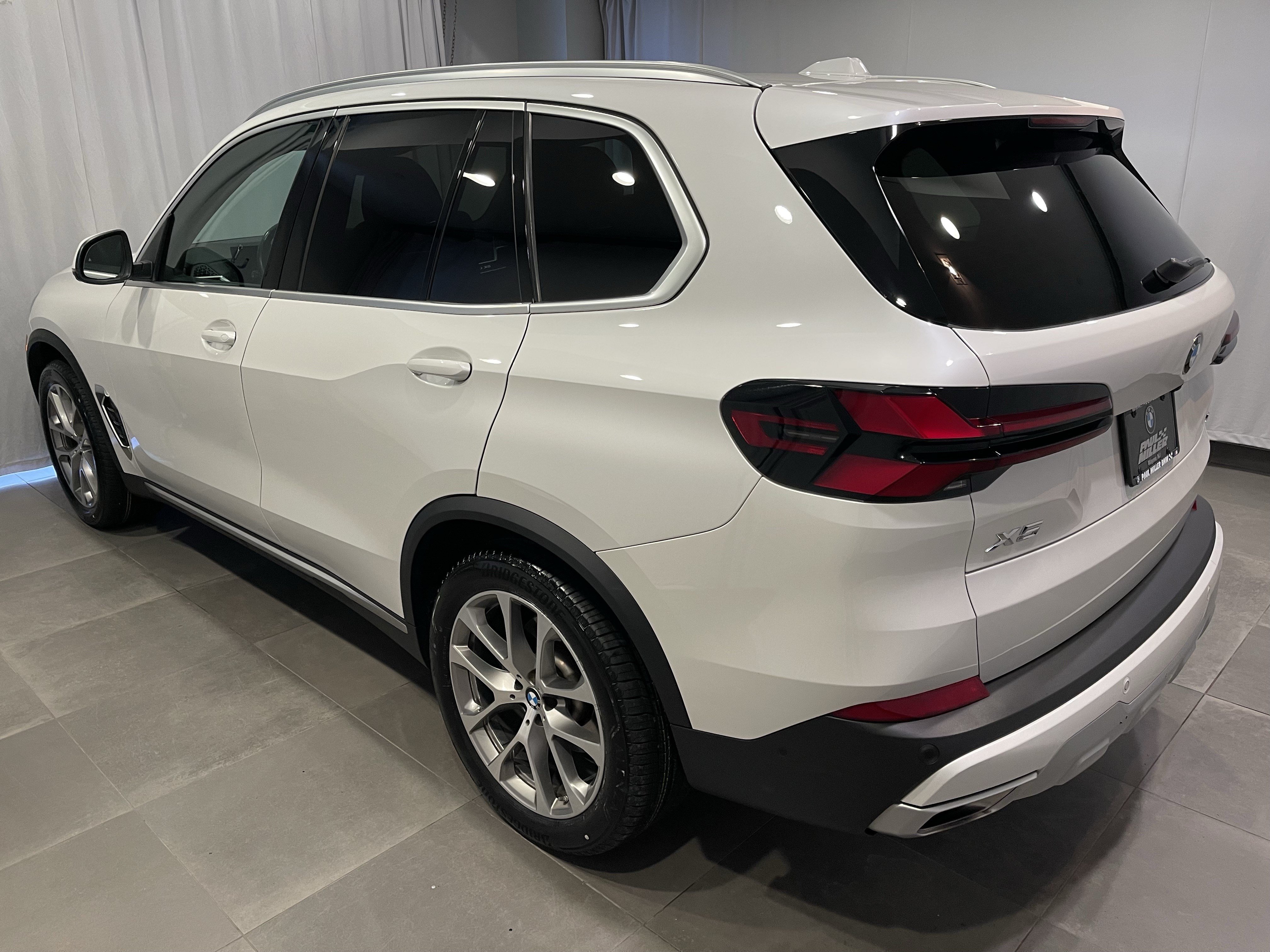 Certified 2024 BMW X5 xDrive40i w/ Parking Assistance Package AWD/4WD image 4