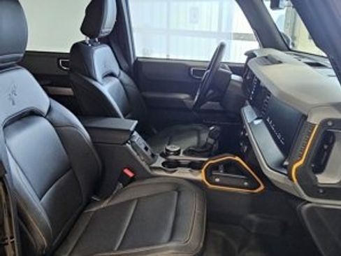 Used 2023 Ford Bronco Badlands image 11
