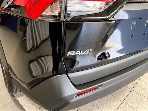 Certified 2022 Toyota RAV4 XLE w/ Convenience Package AWD/4WD image 29