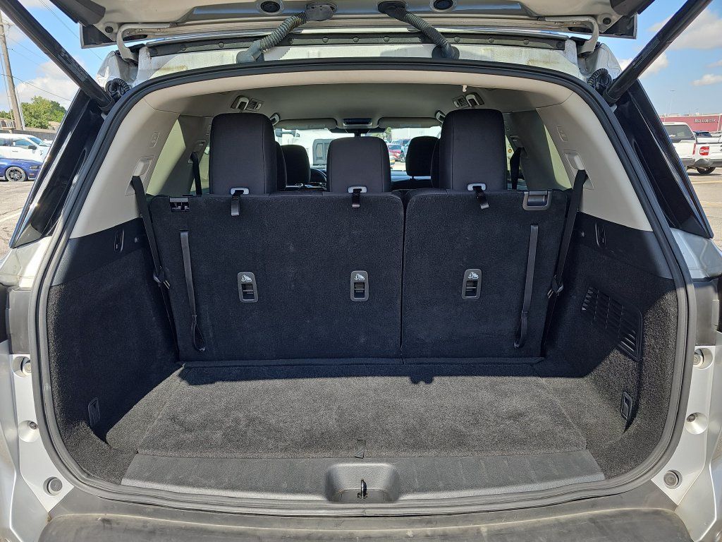 Used 2025 Nissan Pathfinder SV AWD/4WD image 12