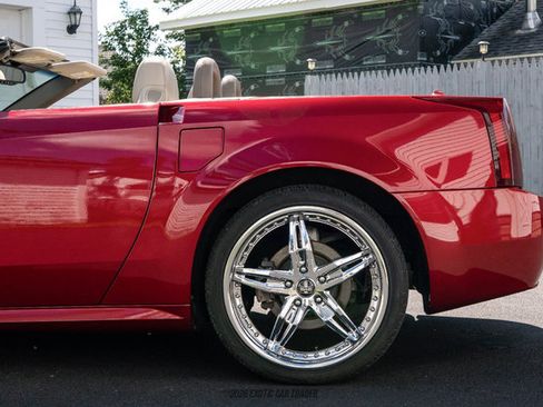 Used 2005 Cadillac XLR RWD image 3