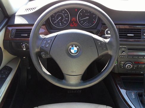 Used 2011 BMW 328i xDrive Sedan AWD/4WD image 12