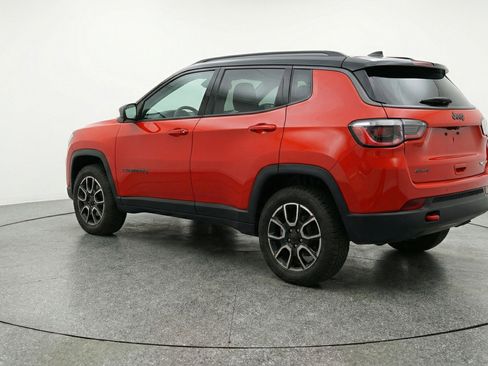 Used 2025 Jeep Compass Trailhawk image 6