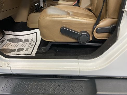 Certified 2015 Jeep Wrangler Unlimited Sahara w/ Dual Top Group image 13