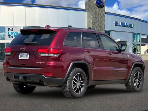 Used 2017 Jeep Grand Cherokee Trailhawk w/ Trailhawk Luxury Group AWD/4WD image 2