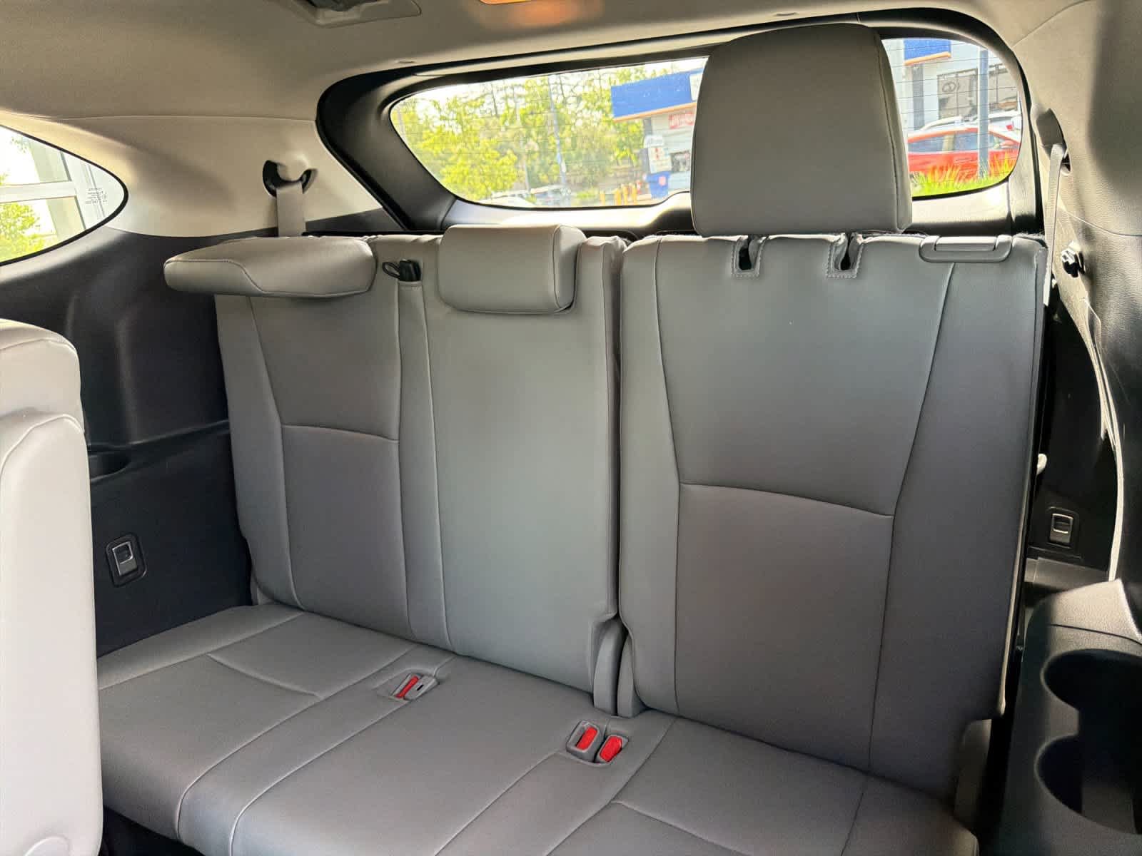 Used 2022 Toyota Highlander XLE FWD image 15
