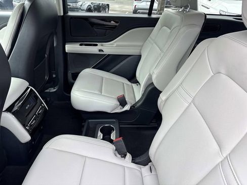 New 2026 Lincoln Aviator AWD image 17