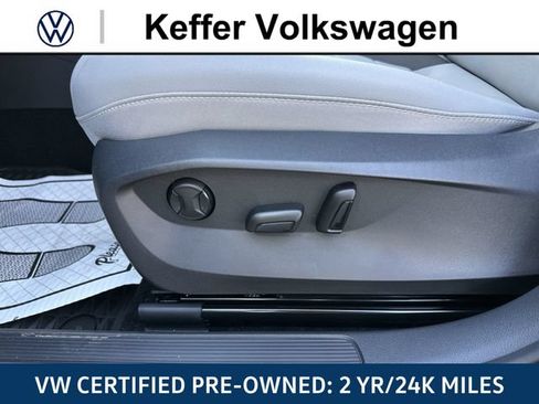 Certified 2023 Volkswagen Taos SE FWD image 15