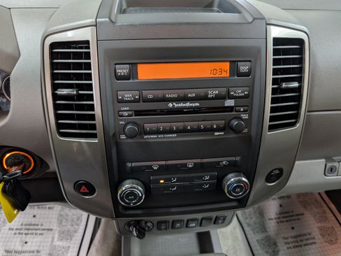 Used 2012 Nissan Frontier SL w/ Moonroof Pkg AWD/4WD image 18